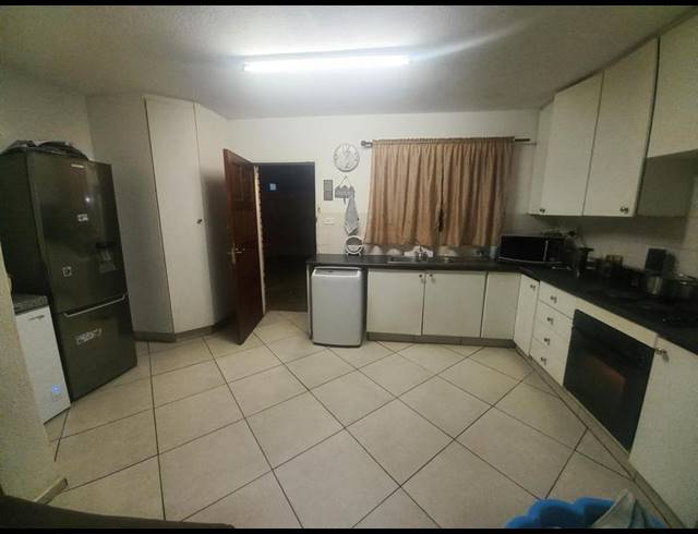 2 BEDROOM DUPLEX FOR SALE IN HEUWELSIG ESTATE